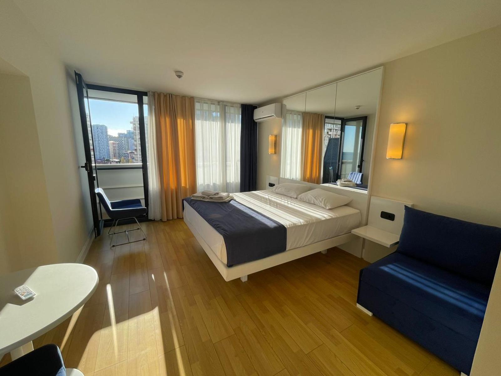 Orbi Aparthotel In 巴统 外观 照片